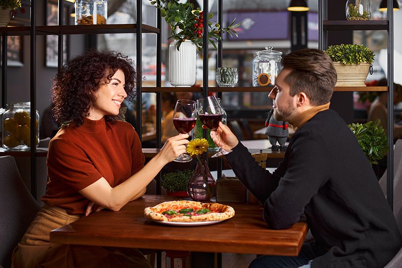 Couple in pizzeria